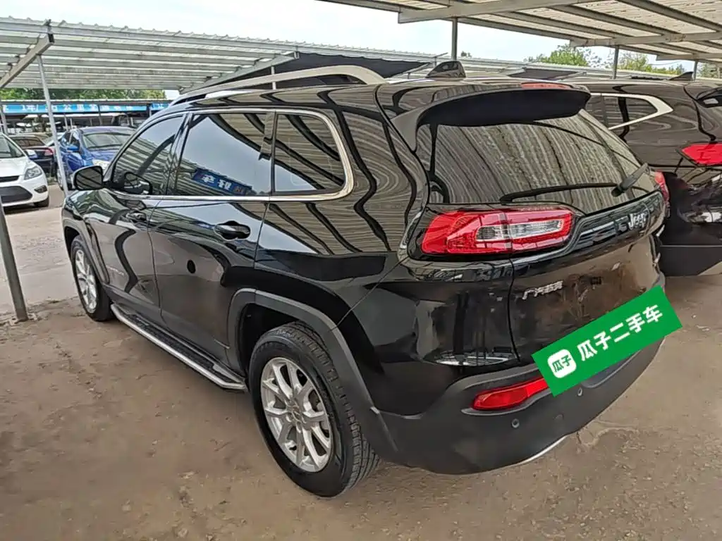 Jeep Cherokee — фото 5