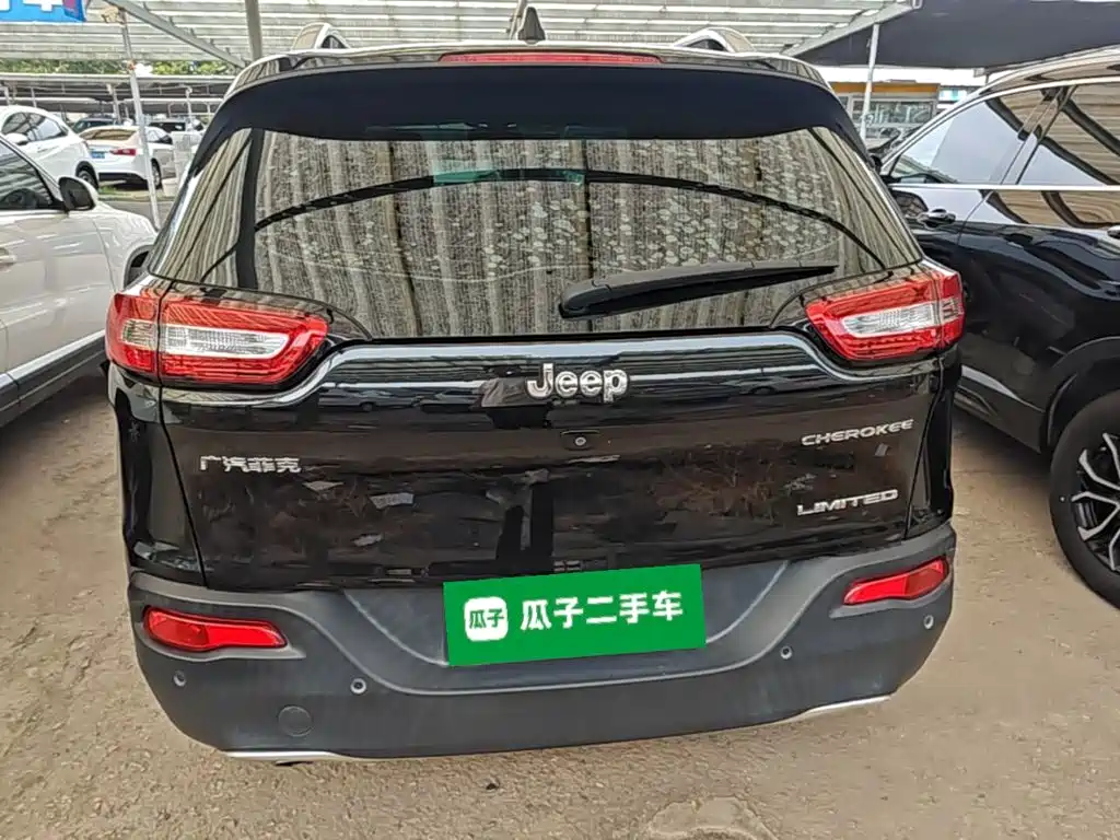 Jeep Cherokee — фото 6