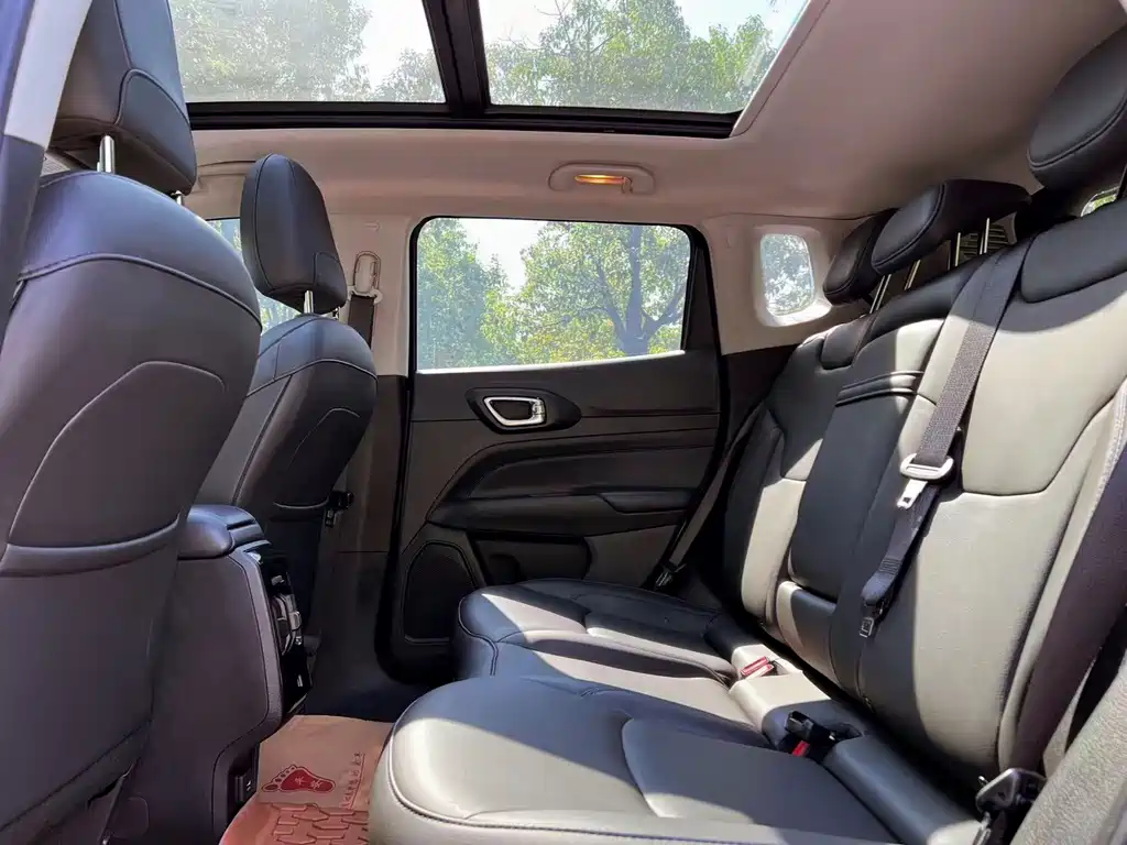 Jeep Compass — фото 11
