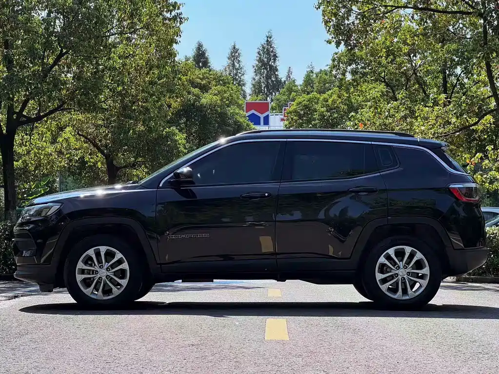 Jeep Compass — фото 8