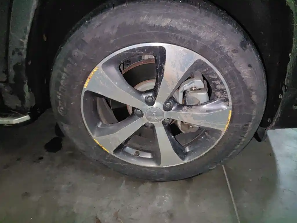 Jeep Cherokee — фото 24