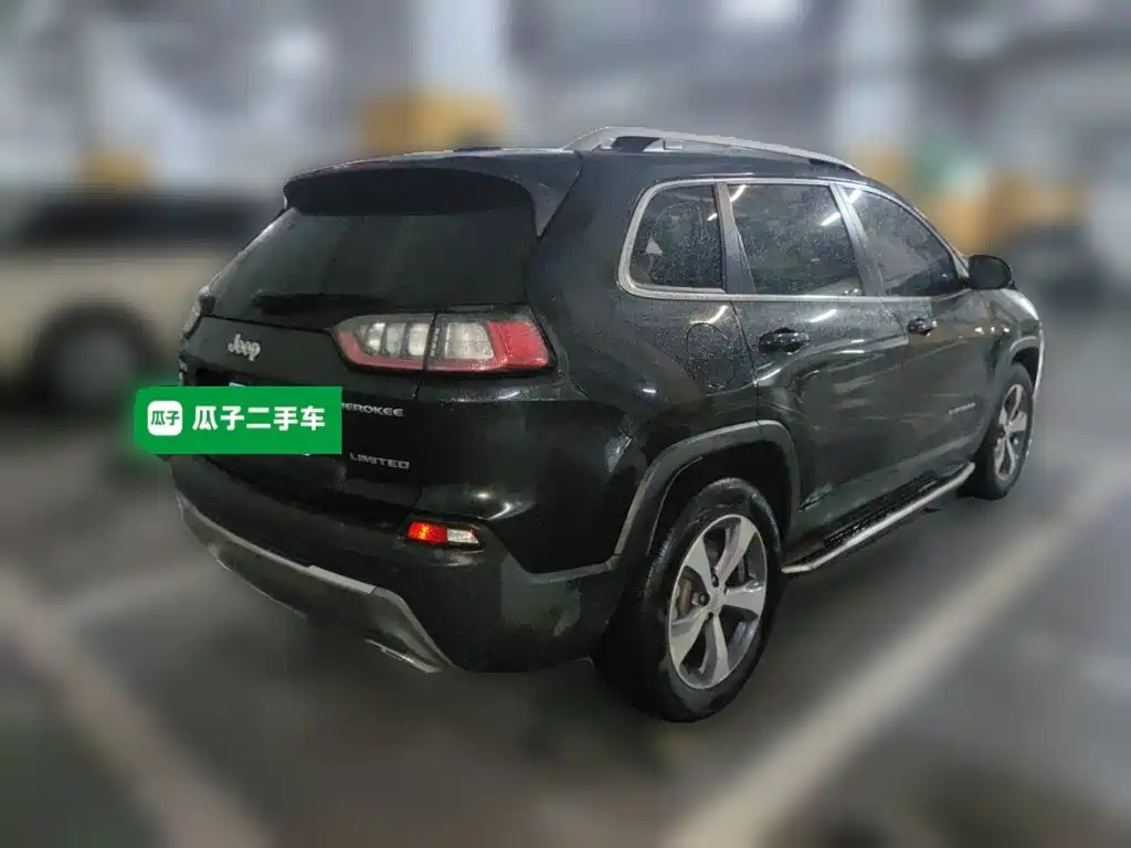 Jeep Cherokee — фото 4