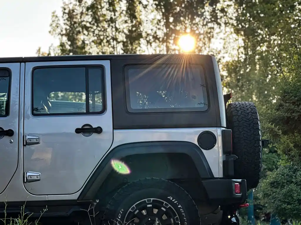 Jeep Wrangler — фото 11