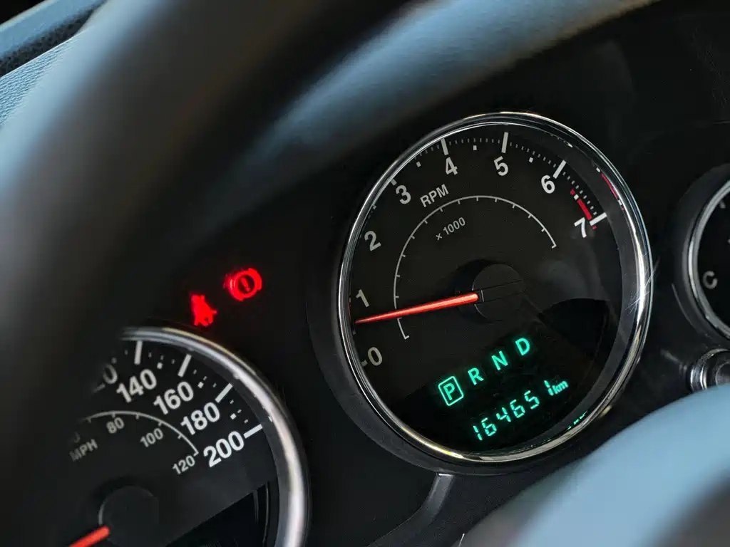 Jeep Wrangler — фото 10