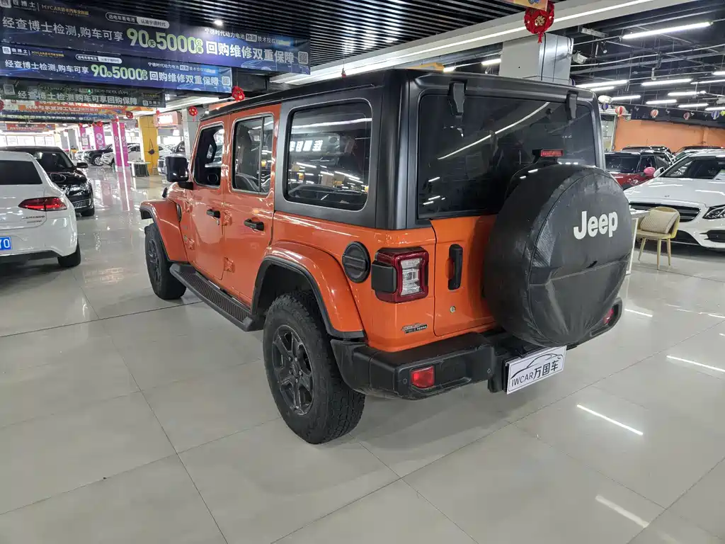 Jeep Wrangler — фото 9