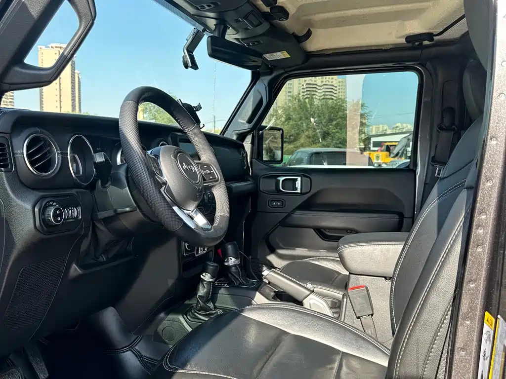 Jeep Wrangler — фото 4