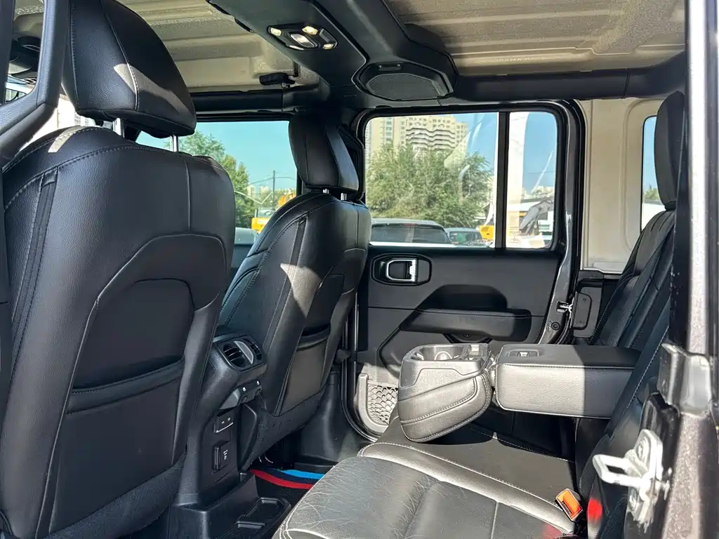Jeep Wrangler — фото 6