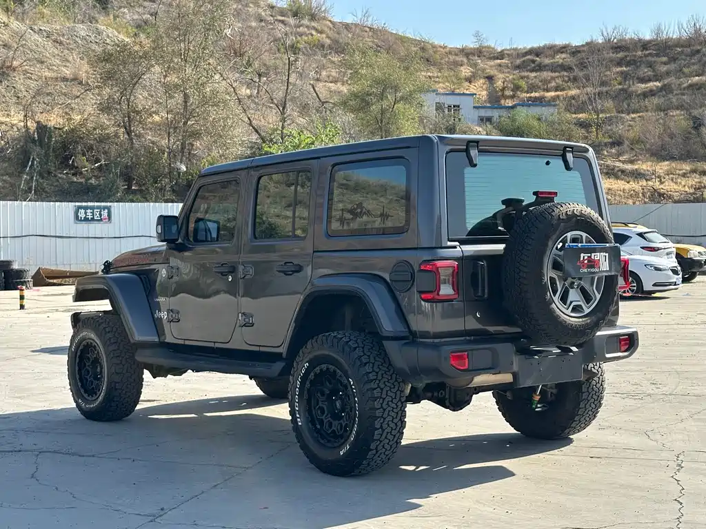 Jeep Wrangler — фото 7