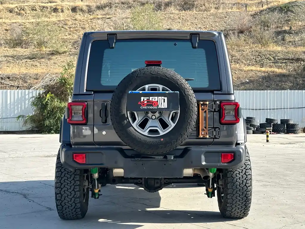 Jeep Wrangler — фото 8