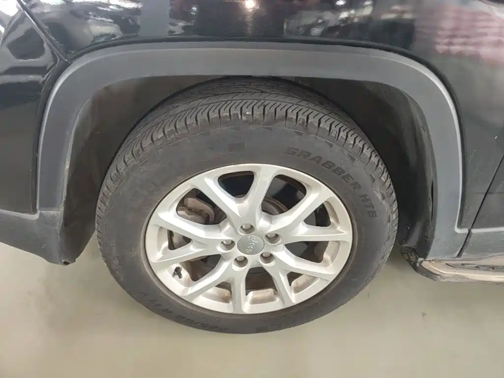 Jeep Cherokee — фото 23