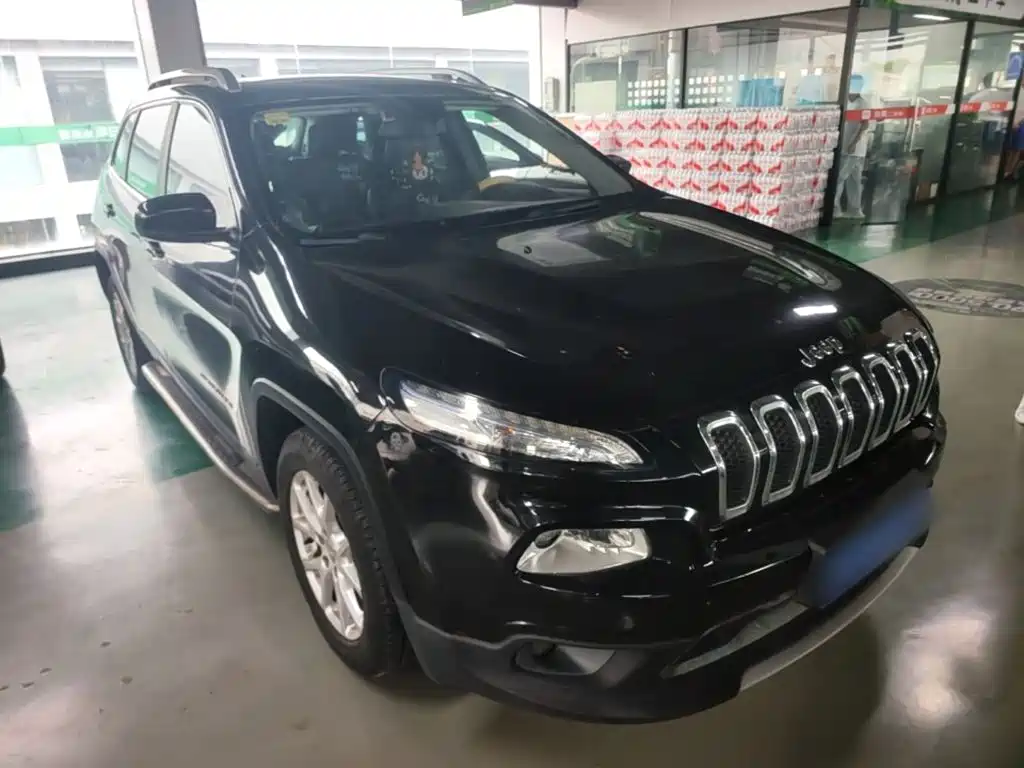 Jeep Cherokee — фото 4