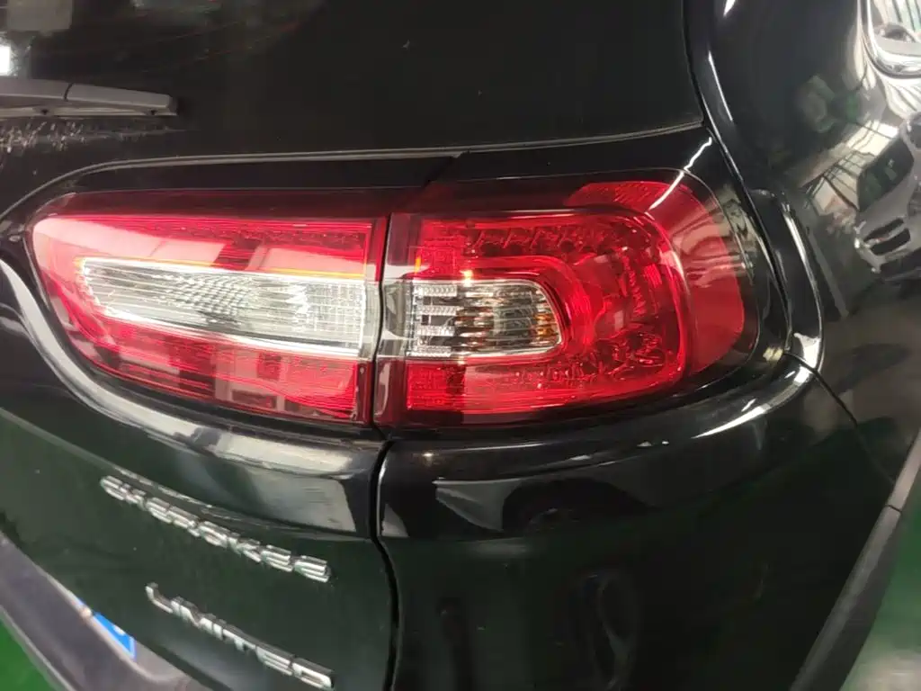Jeep Cherokee — фото 8