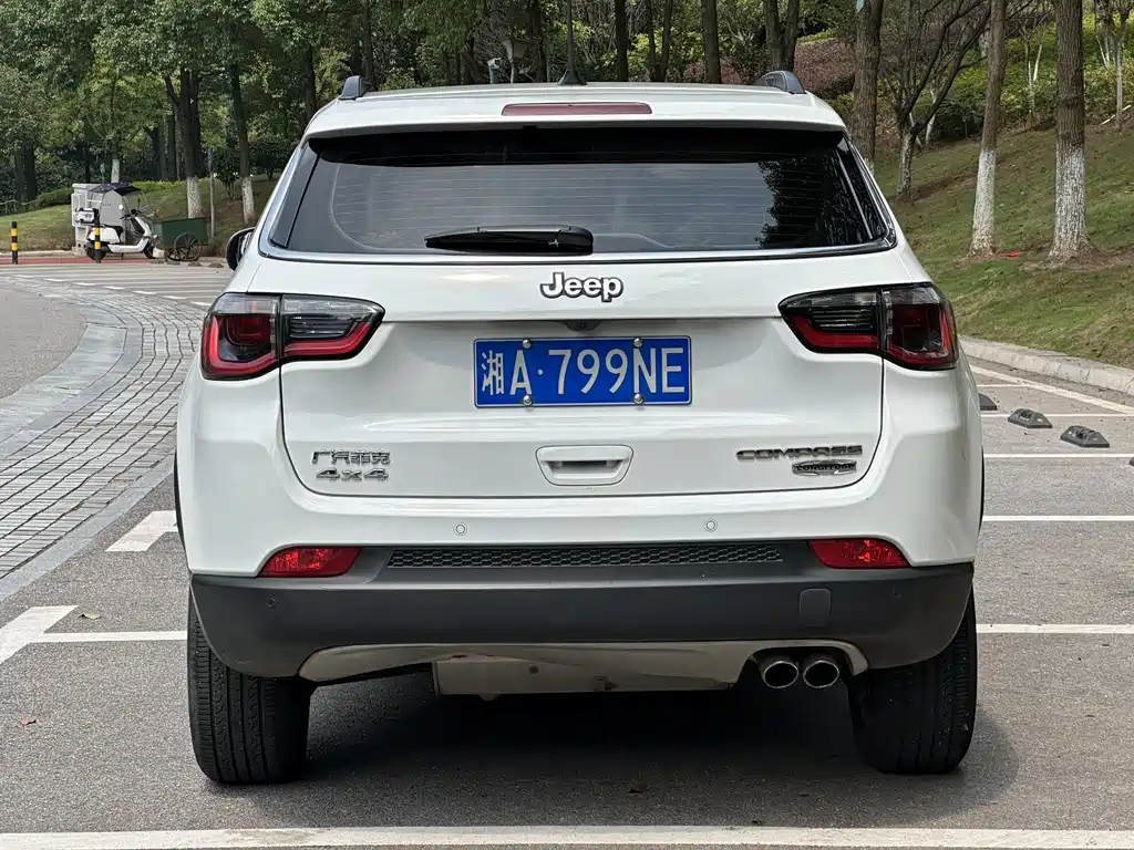 Jeep Compass — фото 4