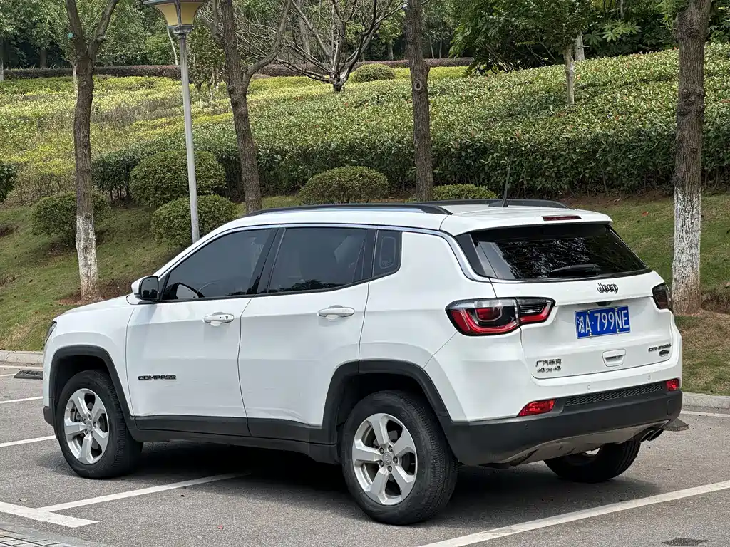 Jeep Compass — фото 7