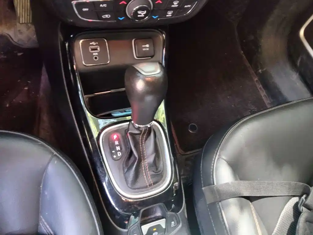 Jeep Compass — фото 17