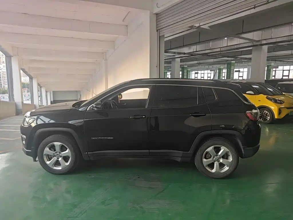 Jeep Compass — фото 5