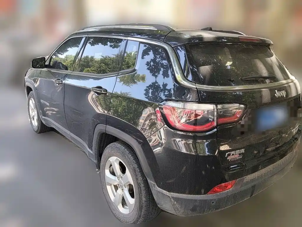 Jeep Compass — фото 6