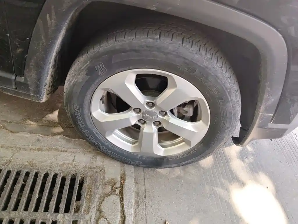 Jeep Compass — фото 10