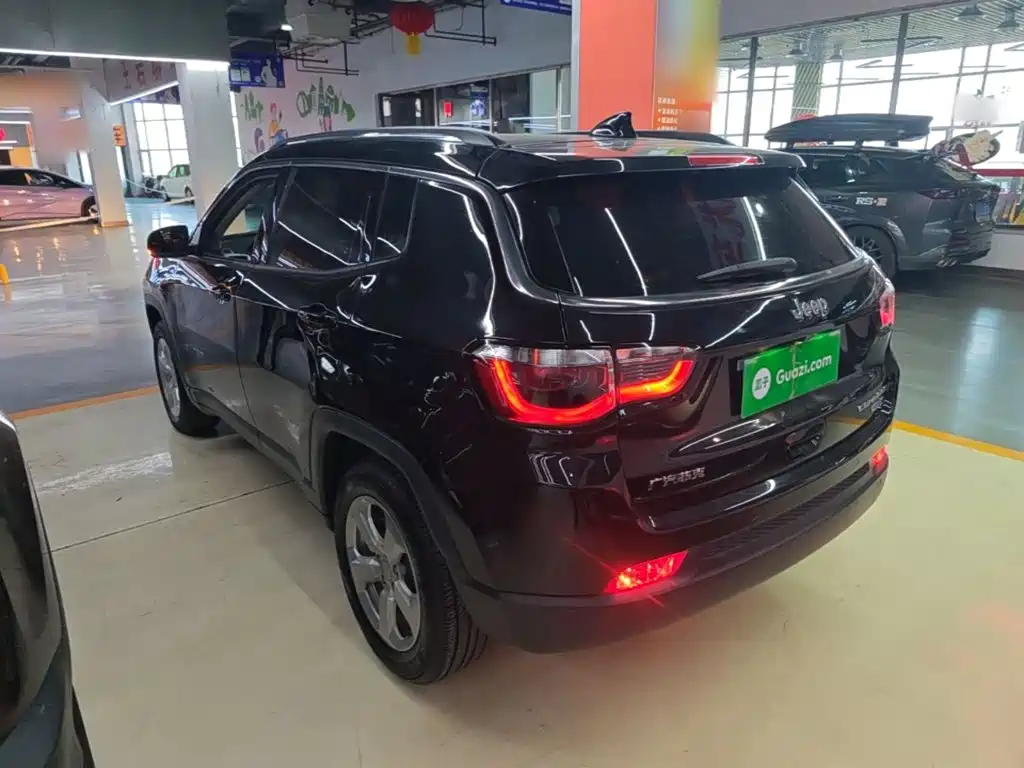 Jeep Compass — фото 5