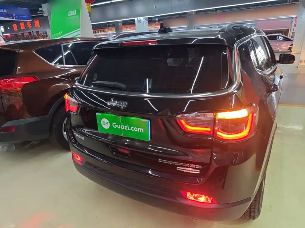 Jeep Compass — фото 6
