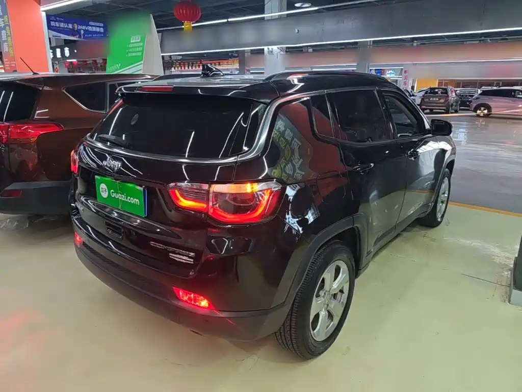 Jeep Compass — фото 7