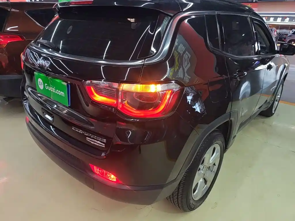 Jeep Compass — фото 8
