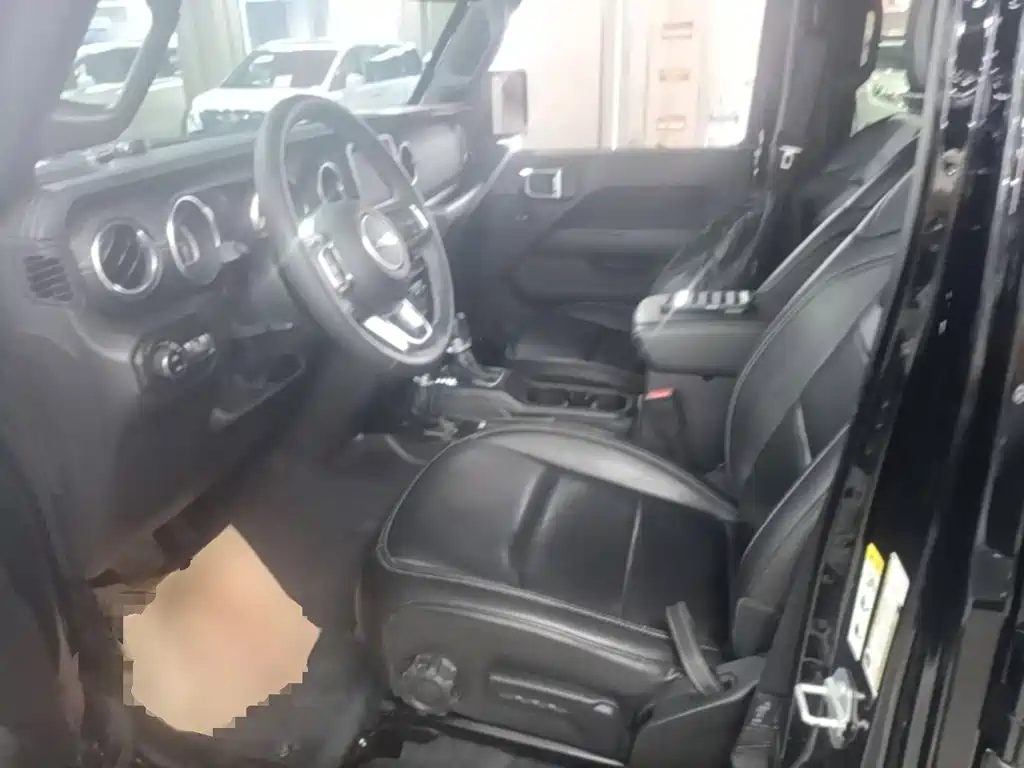 Jeep Wrangler — фото 15