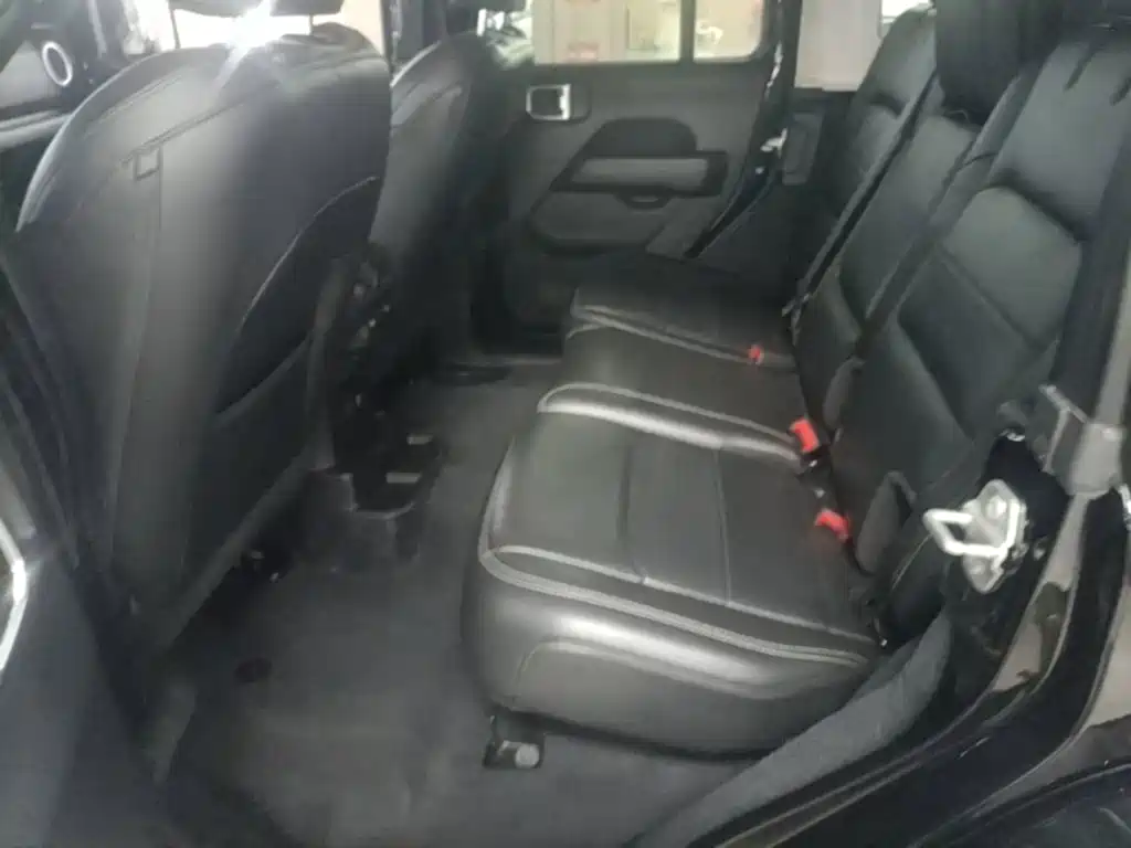 Jeep Wrangler — фото 17