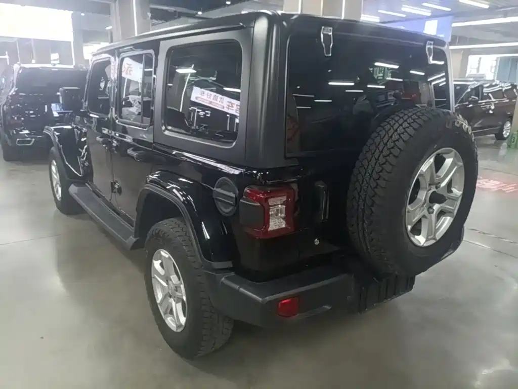 Jeep Wrangler — фото 5