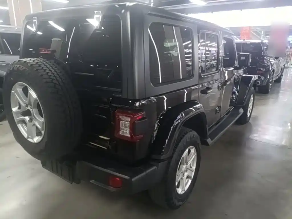 Jeep Wrangler — фото 7