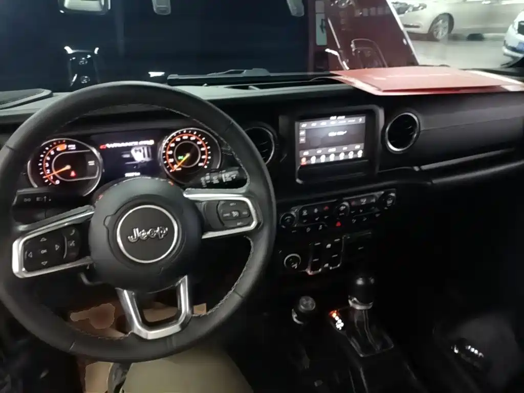 Jeep Wrangler — фото 10