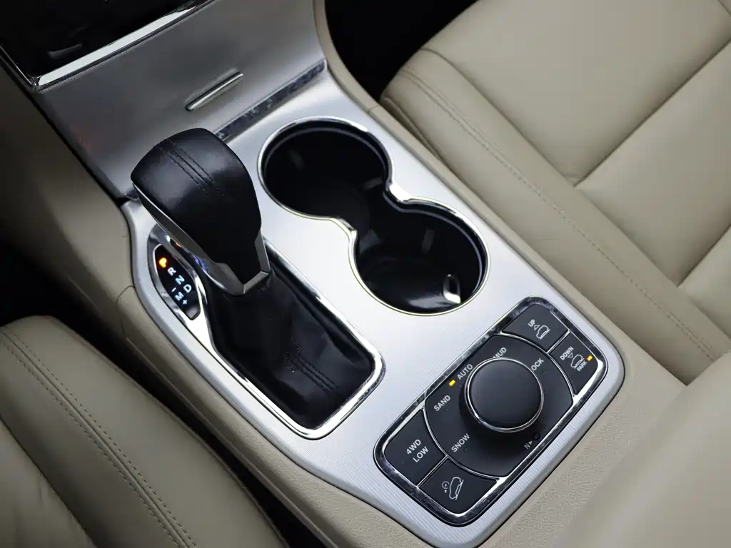 Jeep Grand Cherokee (Import) — фото 18