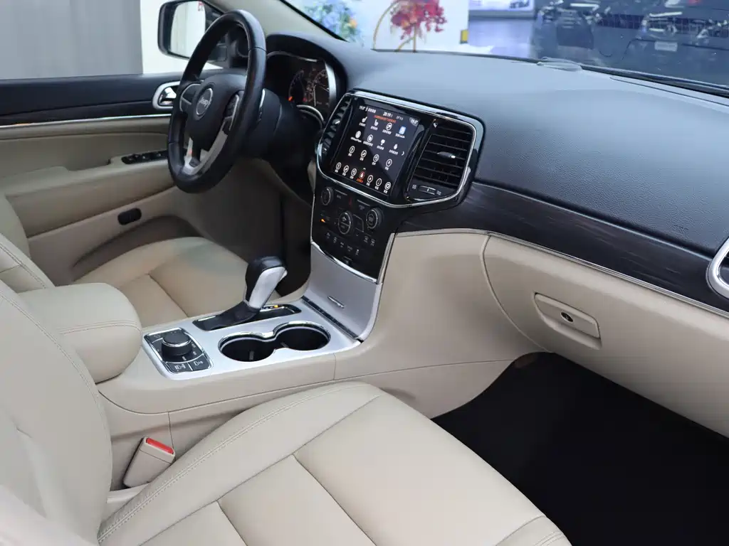 Jeep Grand Cherokee (Import) — фото 9