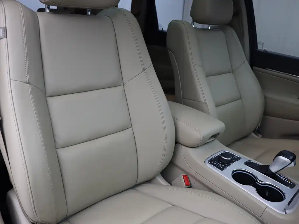 Jeep Grand Cherokee (Import) — фото 10