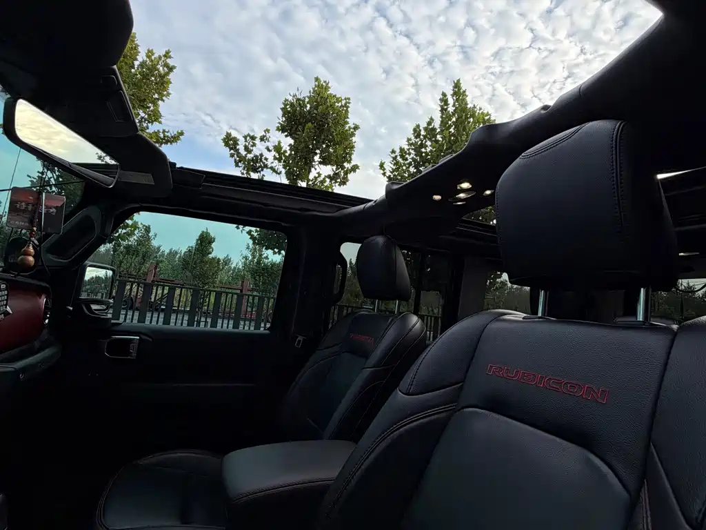 Jeep Wrangler — фото 13
