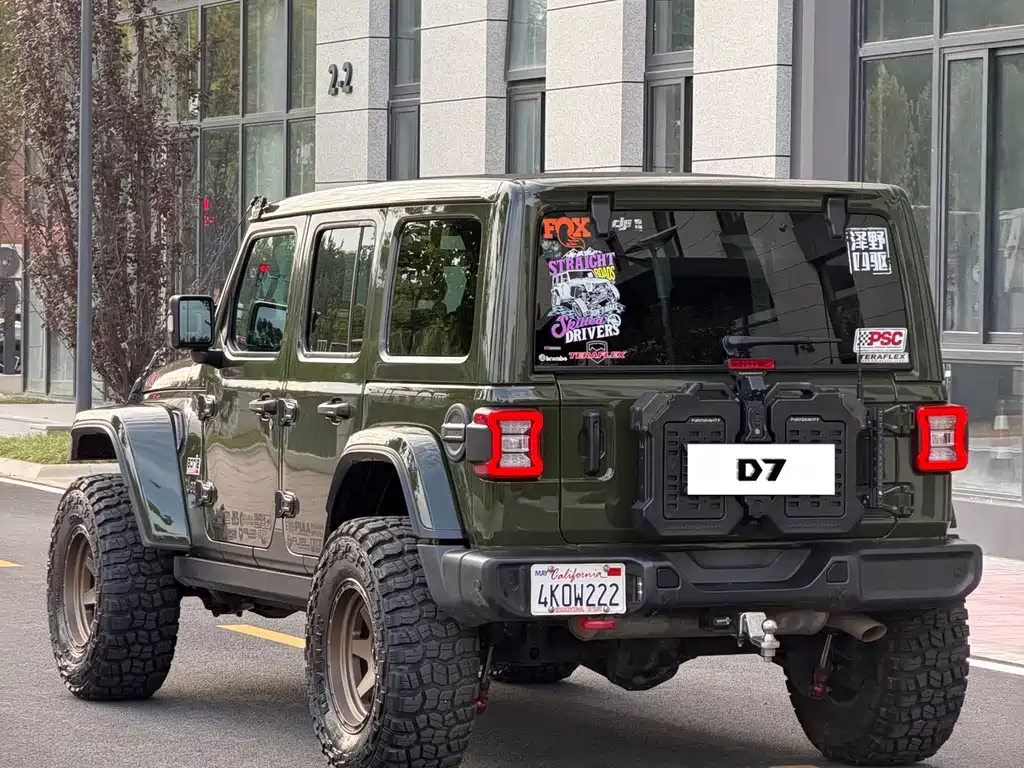 Jeep Wrangler — фото 17