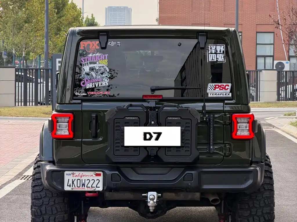Jeep Wrangler — фото 18