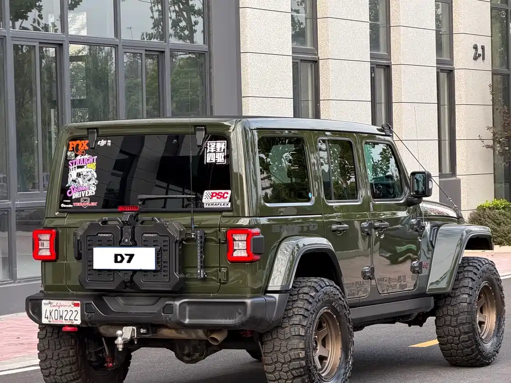 Jeep Wrangler — фото 19