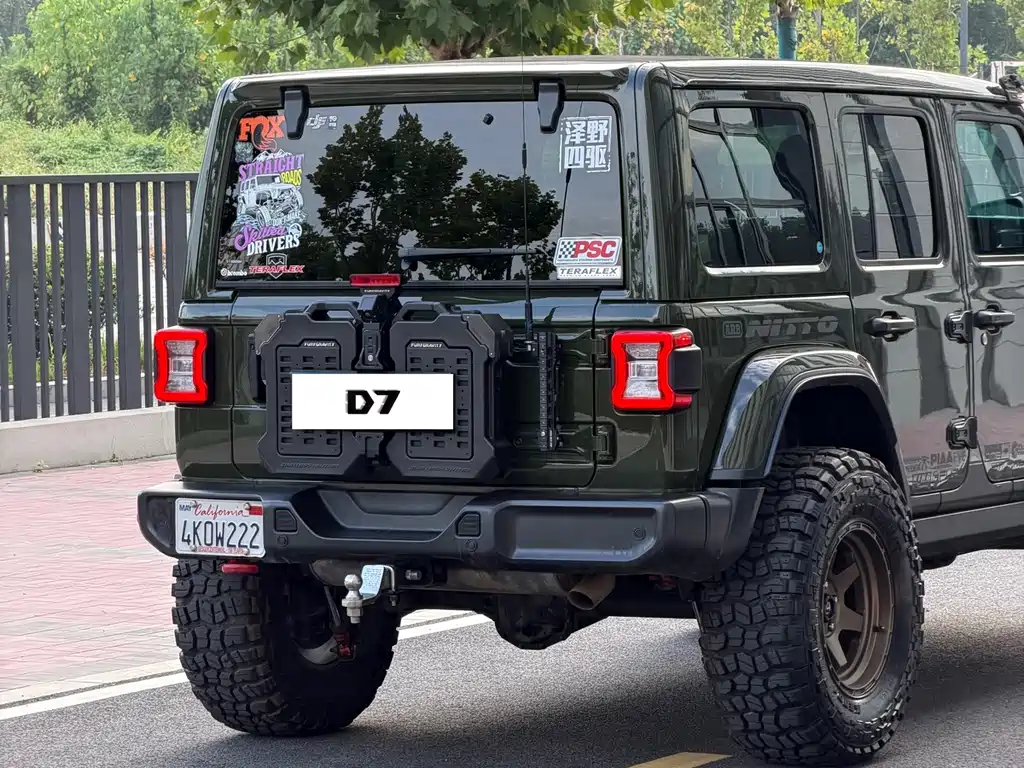 Jeep Wrangler — фото 22