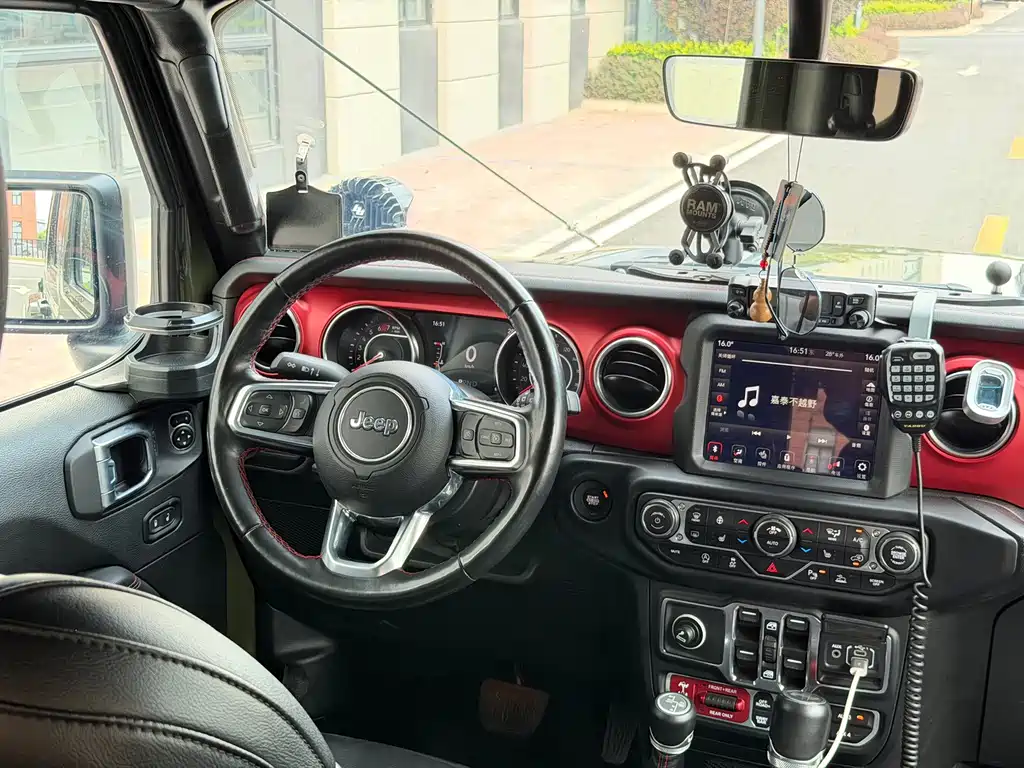 Jeep Wrangler — фото 6