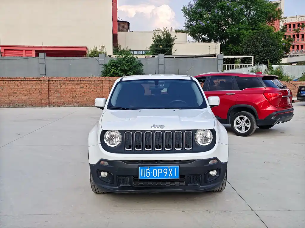 Jeep Renegade — фото 2