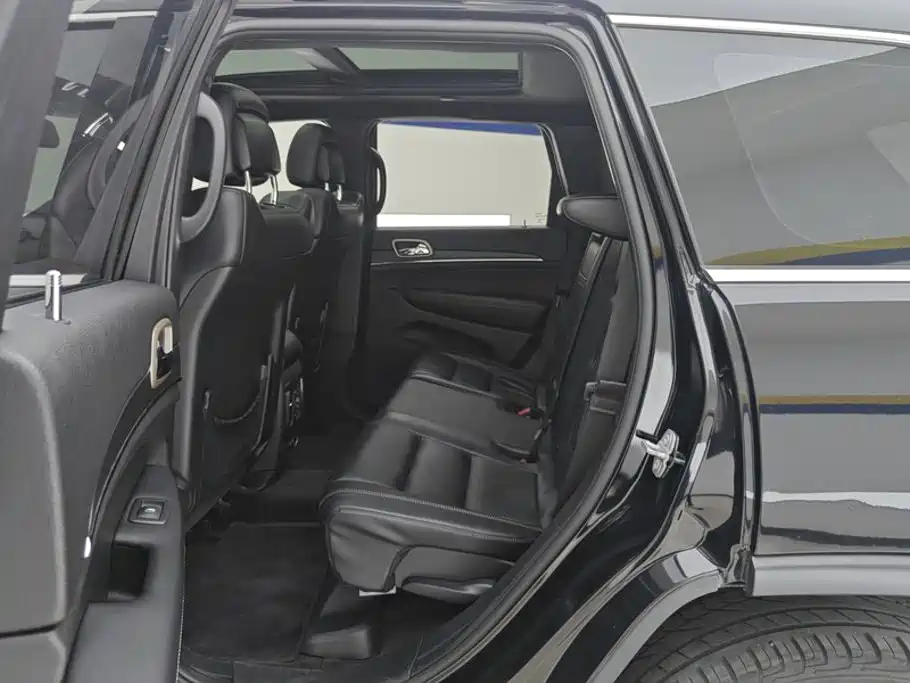 Jeep Grand Cherokee (Import) — фото 11