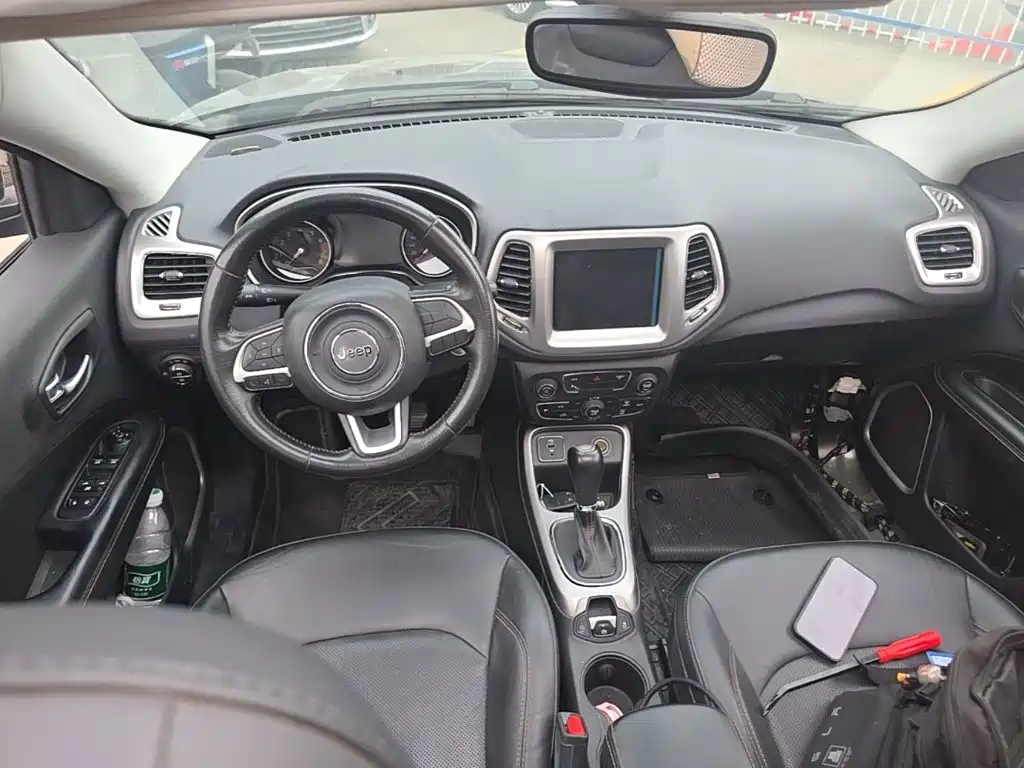 Jeep Compass — фото 14