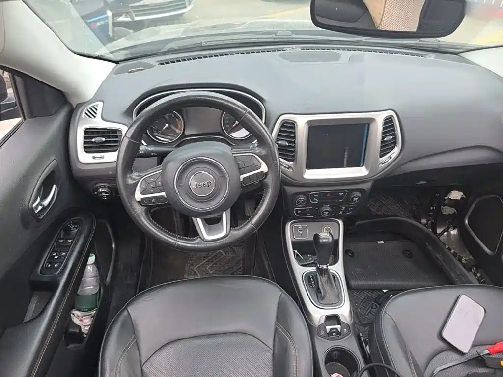 Jeep Compass — фото 15