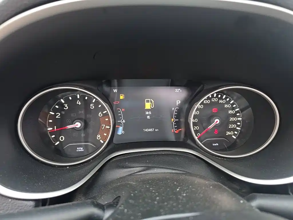 Jeep Compass — фото 16