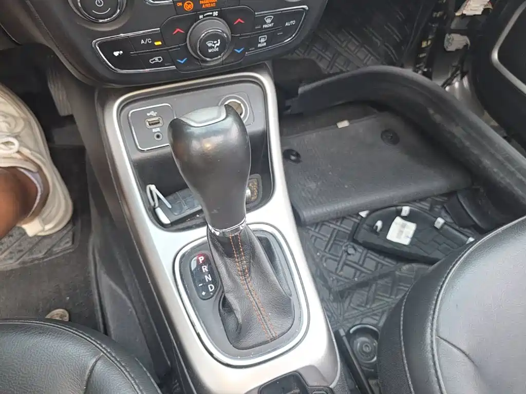 Jeep Compass — фото 19