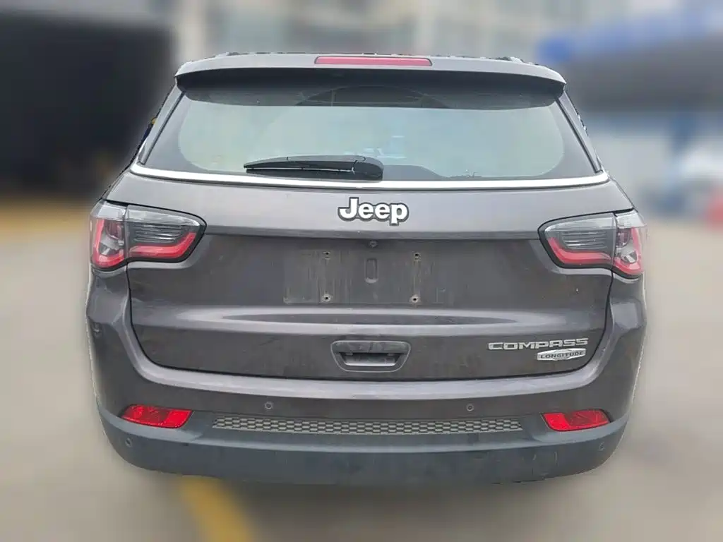 Jeep Compass — фото 8