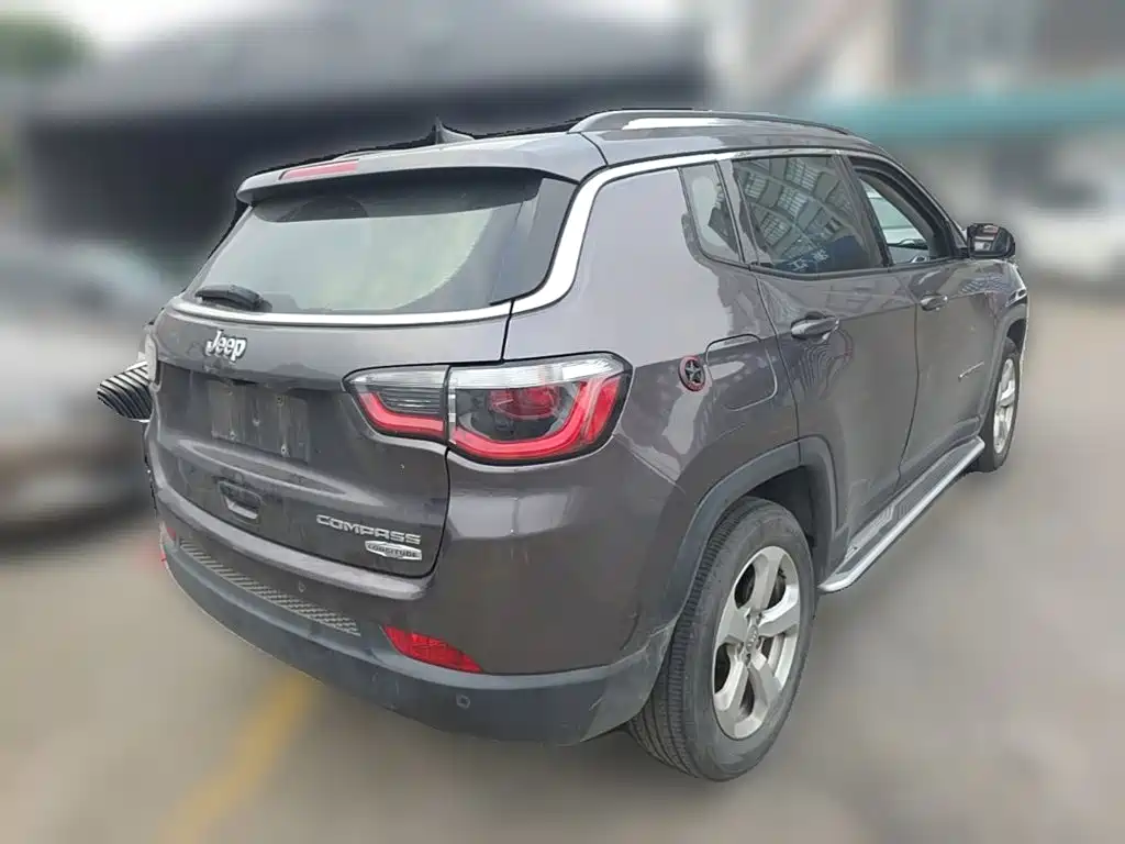 Jeep Compass — фото 10