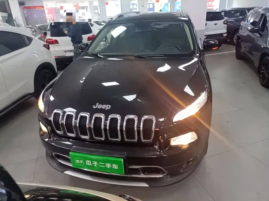 Jeep Cherokee — фото 3