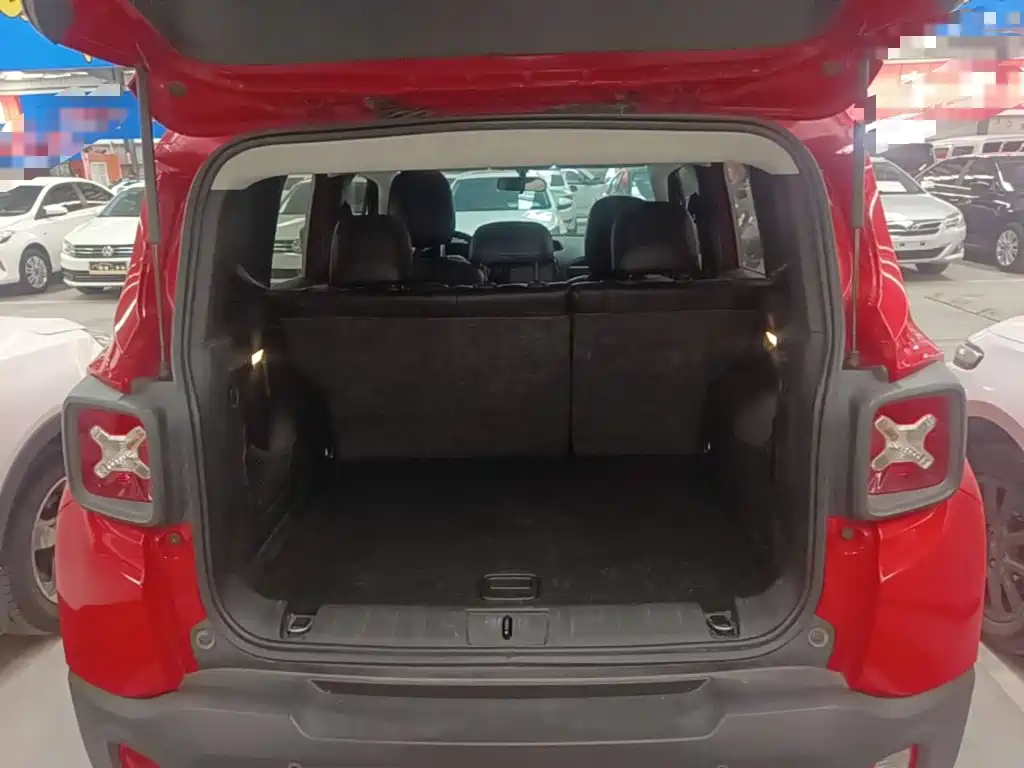Jeep Renegade — фото 19